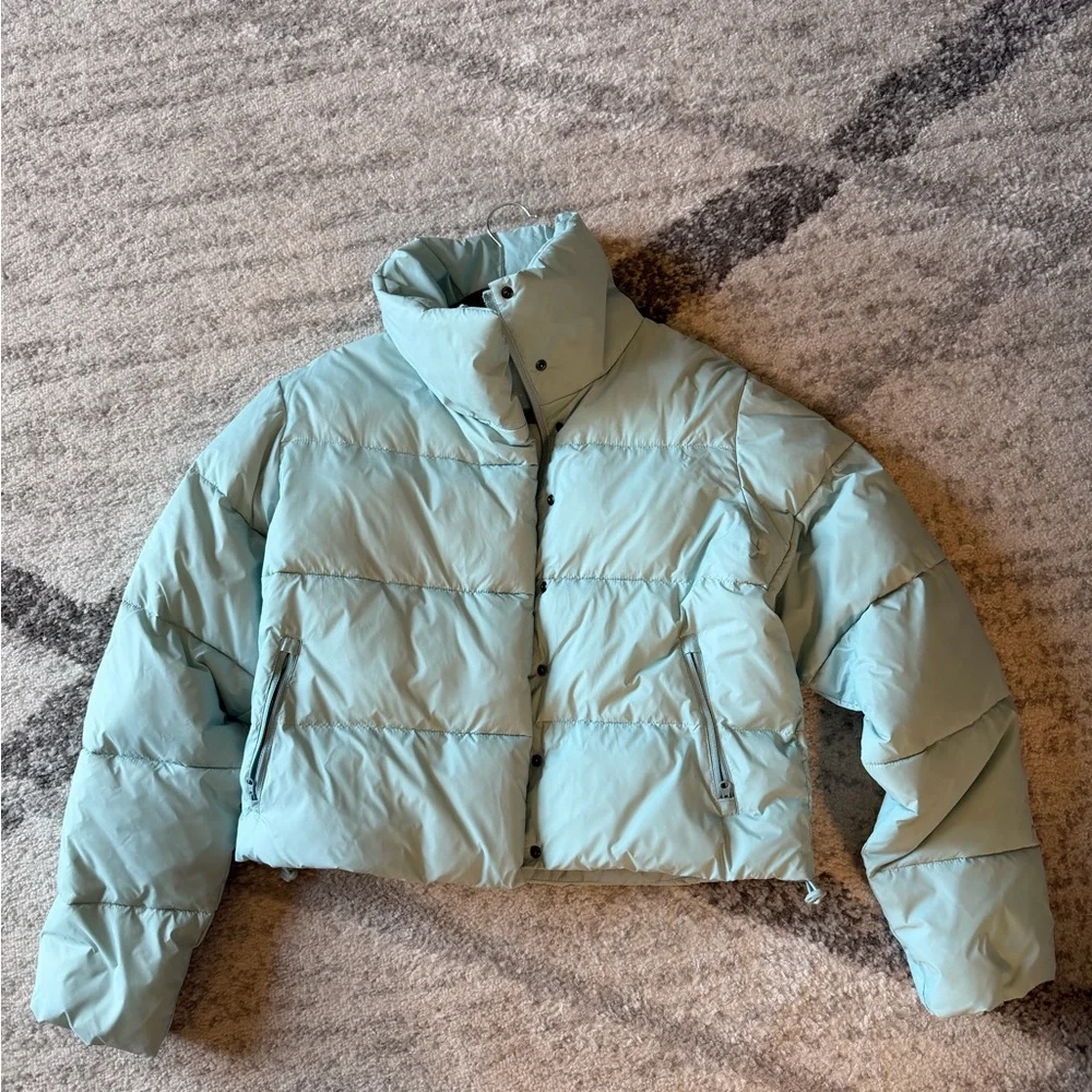 Alo Yoga Women's Light Crop Blue Puffer Jacket - new never used no tags size S - Picture 1 of 6